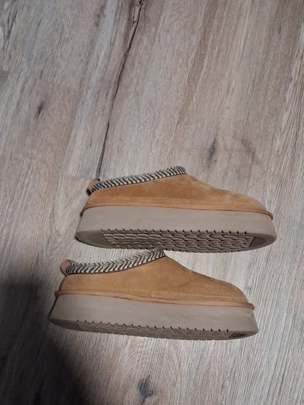 6 Koolaburra Tan Suede Slip-On Loafers with Patterned Collar - Picture 5 of 8